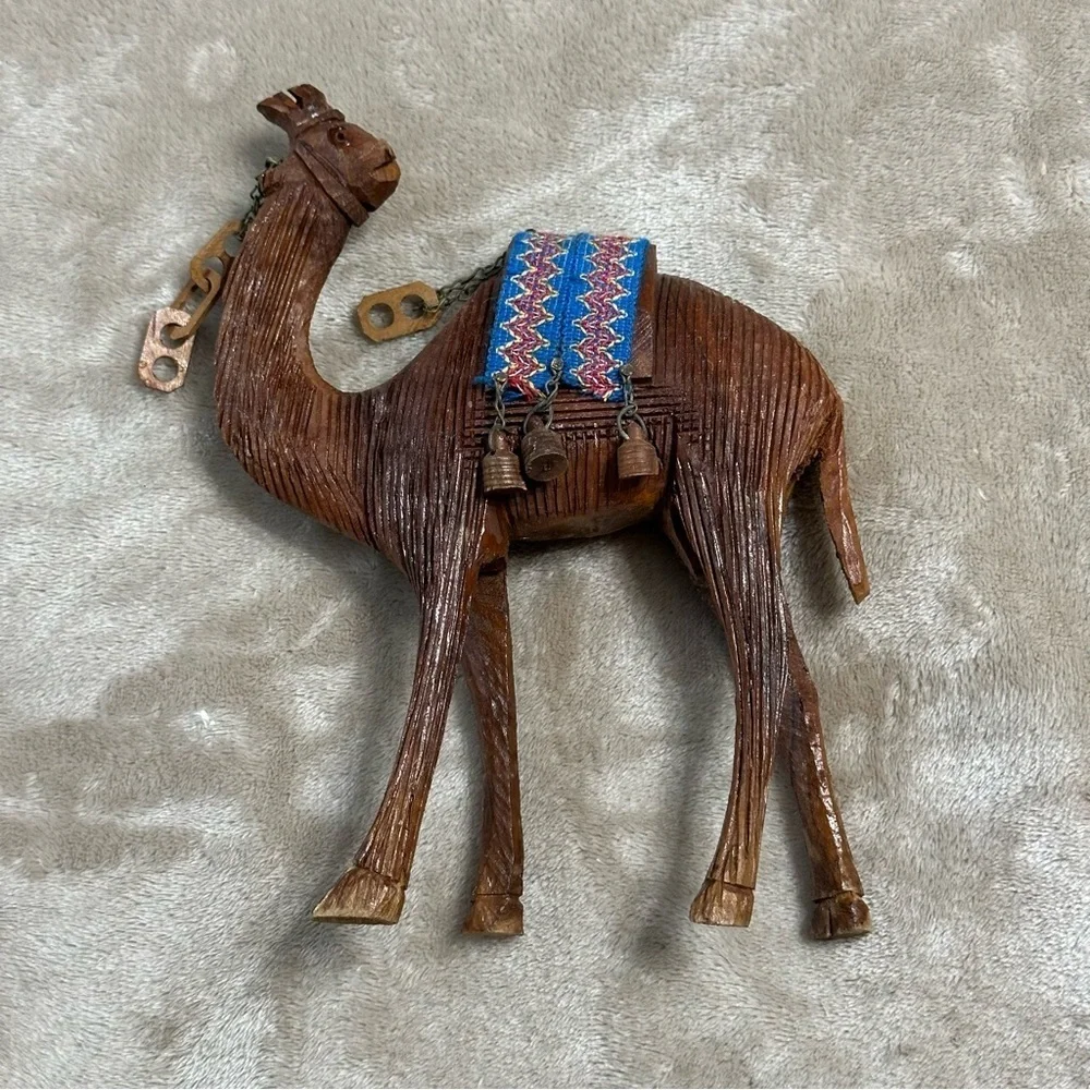 Camel Carved Blanket Chain Vintage